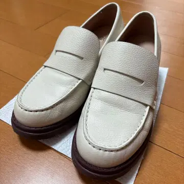 콜한 로퍼 & 드라이버 카메아 러그 로퍼 아이보리