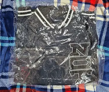 NCT 127 바시티 자켓과 와펜 세트