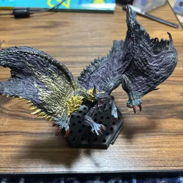 몬스터 헌터 혼돈에 신음하는 고아 마가라 피규어