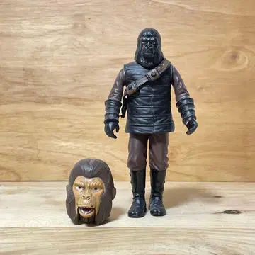 혹성탈출 피규어 14cm와 캡슐 토이