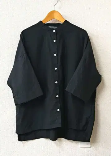 SUN VALLEY 옥스 밴드 카라 셔츠 6부 소매 검정