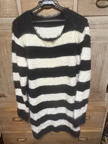 CIVARIZE(시버라이즈) 페더얀 보더 니트