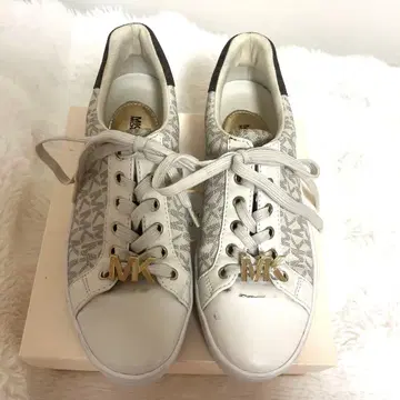 마이클코어스 POPPY LACE UP (포피 레이스업) 스니커즈