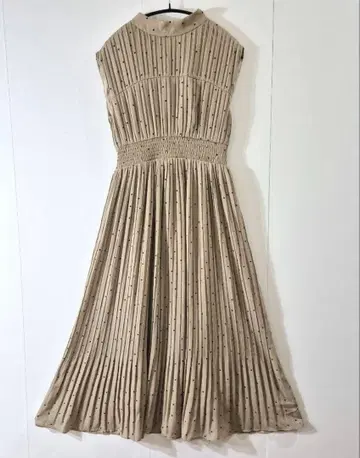 NATURAL BEAUTY BASIC 도트 플리츠 셔링 원피스