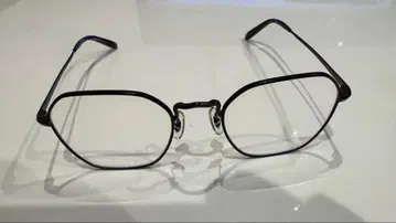 OLIVER PEOPLES 안경 프레임 케이스 포함