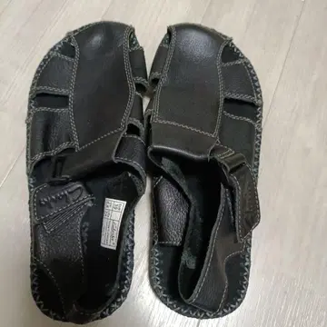 Clarks 가죽 블랙 샌들 미사용 보관품