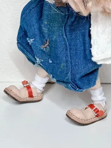 브라이스 플랫 이마 벨트 슈즈 베이지