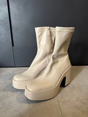 ZARA 화이트 베이지 청키힐 부츠 36