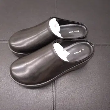 SLOBE IENA 블랙 클로그 샌들