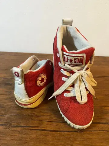 빈티지 Pre-2K 레드 컨버스 척테일러 올스타?