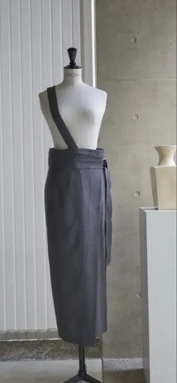 [최종 가격 인하] 메종 드 알 원 숄더 랩 타이트 스커트