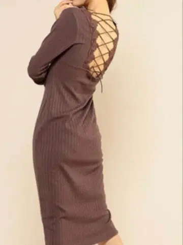 ROYAL PARTY 백 레이스업 타이트 원피스