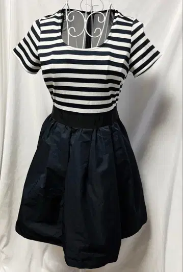 [새상품급] 질스튜어트 보더 이소재 도킹 원피스 네이비