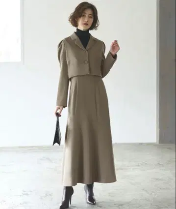 새상품급 루일 에 부티크 크롭 테일러드 자켓 셋업 L