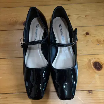 RODESKO 블랙 에나멜 마리네 슈즈