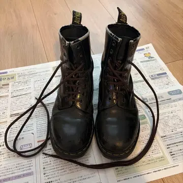 닥터마틴 8홀 블랙 UK4