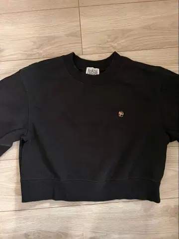 마리떼 크롭 맨투맨