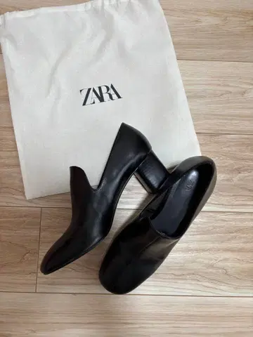 ZARA 블랙 힐 포함 신발 40 태슬 하이힐 모카신