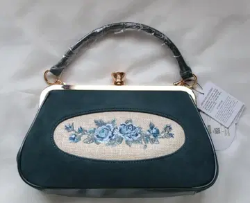 [택 포함 새상품] 프레임 로즈 자수 크롭 가마구치 백