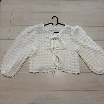 화이트 프릴 리본 크롭 가디건