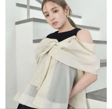 프레이 아이디 컷 콤비 페플럼 상의