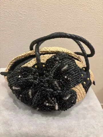 비즈 장식 리본 포함 바스켓백