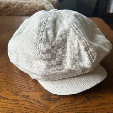 아주 큰 라이트 베이지 헌팅 캡
