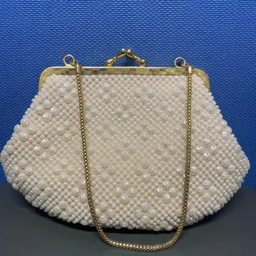 진주빛 비즈 클러치백