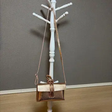 이탈리아제 올 가죽 메탈릭 로즈 골드 숄더백