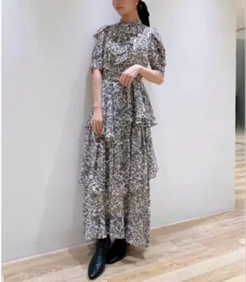 새상품급 SNIDEL 스나이델 원피스 플라워 프린트 타이 원피스 그레이