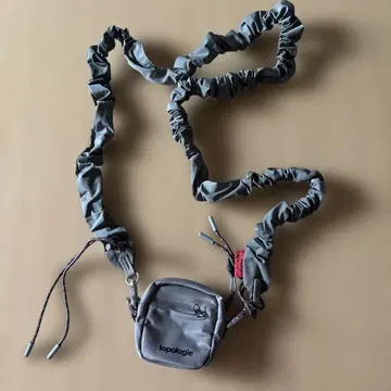 토폴로지 숄더백