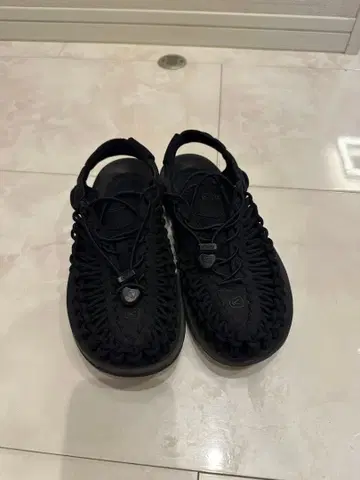 KEEN UNEEK 킨 유니크 샌들 블랙 24cm