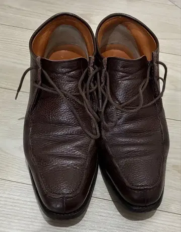 다크 브라운 가죽 처카 부츠