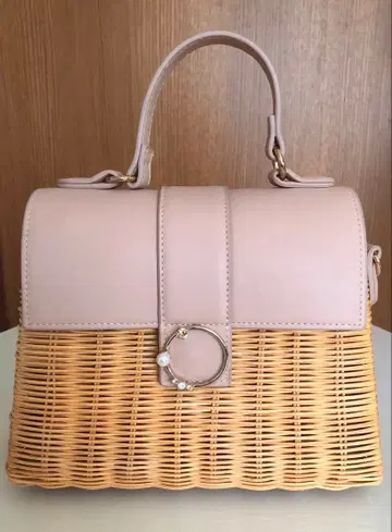 비쥬얼링 라탄 백 핑크 바스켓백 프로포션 바디 드레싱