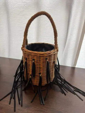 라들로 LUDLOW 프린지 라탄 바스켓백 가죽 복조리 포함