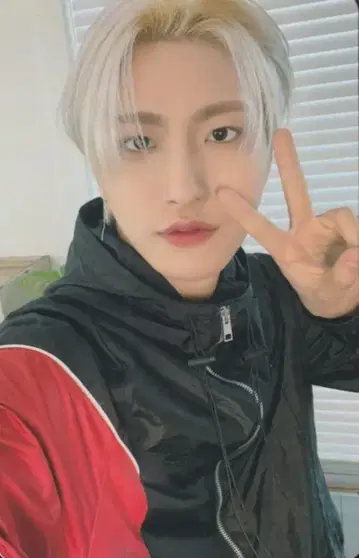 ATEEZ LIMITLESS SEONG HWA 트레이딩 카드