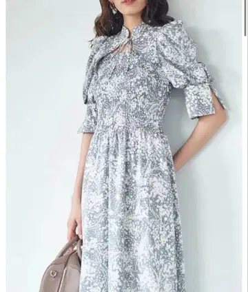 SNIDEL 데콜테 오픈 원피스 MNT