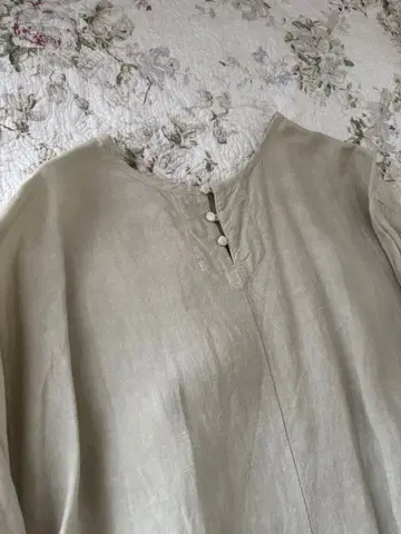 네스트로브 옅은 그린 린넨 원피스