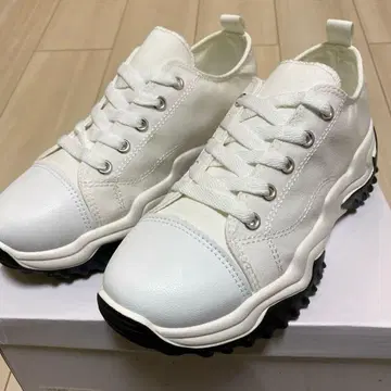 미사용 새상품 여성용 누벨 보 릴랙스 캔버스 스니커즈 L L