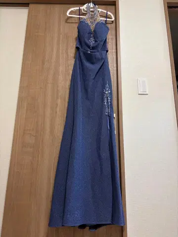 IRMA 라메 블루 홀터넥 롱 드레스