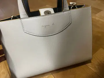 agnes b. 화이트 숄더백
