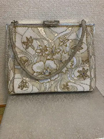 비즈 백 레트로