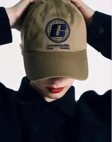 gadid anoniem cap 베이지 graphic