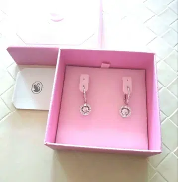 스와로브스키 새상품 Una 스파클링 귀걸이 Swarovski