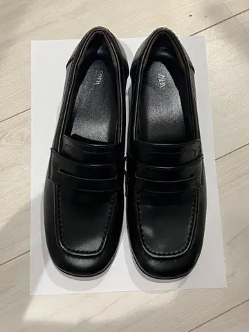 [새상품급] ZARA 블랙 힐 로퍼 사이즈 37 상자 없음