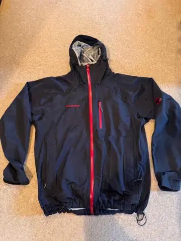 MAMMUT 블랙 마운틴 파카