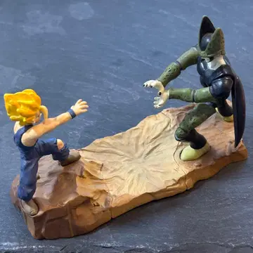 드래곤볼 컬렉션 손오반 vs 셀 완전체 피규어