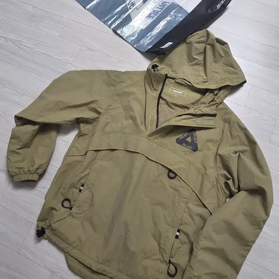 Palace Pal-tex Reversible Jacket L on Bunjang Global Site.