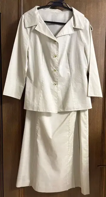 Sybilla 아이보리 스커트 셋업