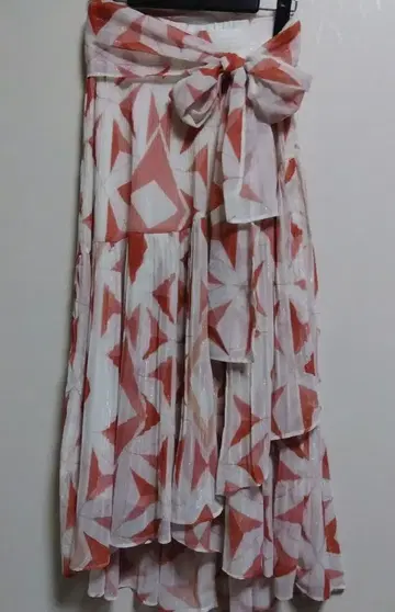 머큐리 듀오 오렌지와 화이트 플리츠 플레어 롱 스커트